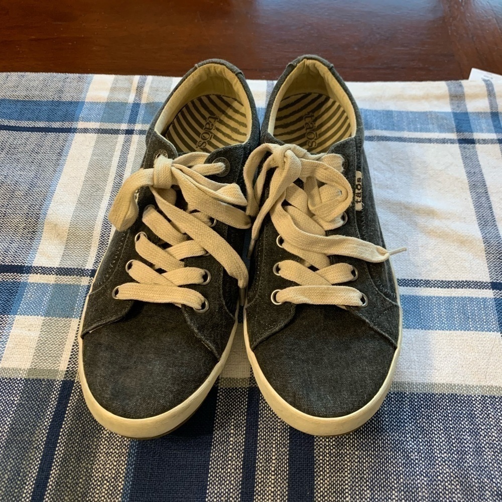 Taos sneakers excellent support canvas gray 7.5